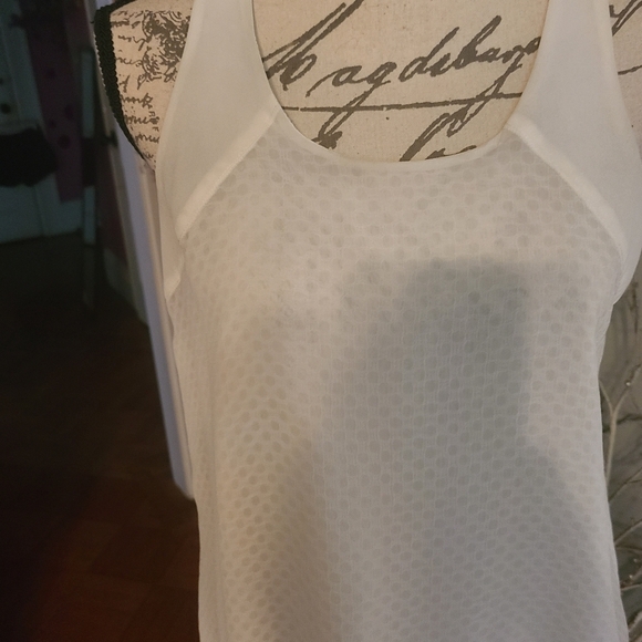 White top - Picture 5 of 9